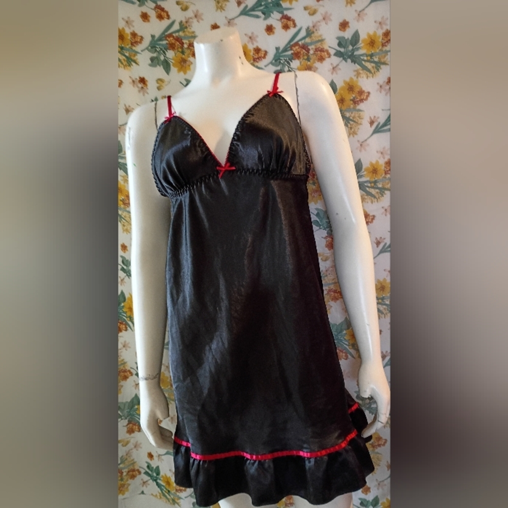 Chic Vintage Women's Black And Red Babydoll Style Lingerie Nightgown